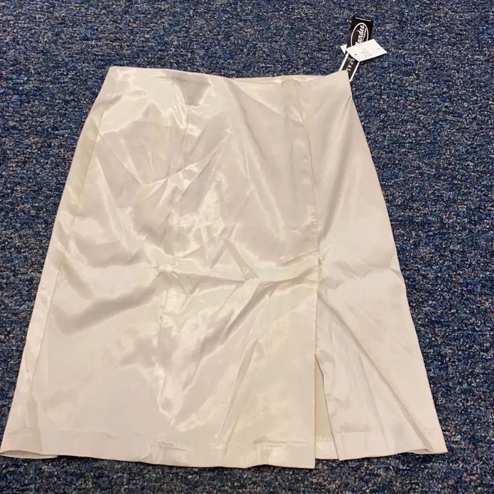 Mandee Champagne Satin Skirt sz. 11 NWT
